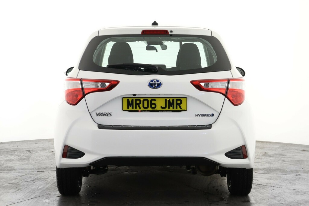 Toyota Yaris 1.5 Hybrid Icon Tech Cvt MR06JMR White #2