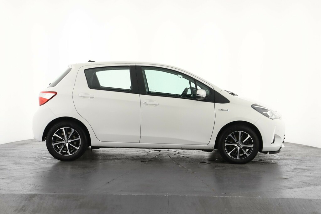 Toyota Yaris 1.5 Hybrid Icon Tech Cvt MR06JMR White #4