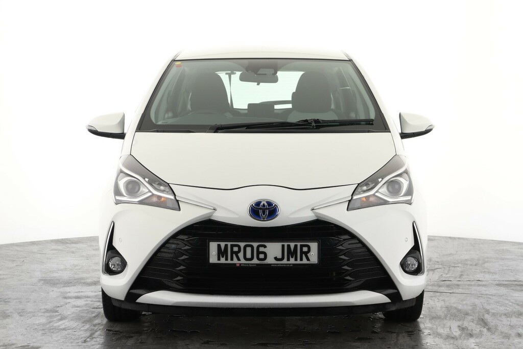 Toyota Yaris 1.5 Hybrid Icon Tech Cvt MR06JMR White #5