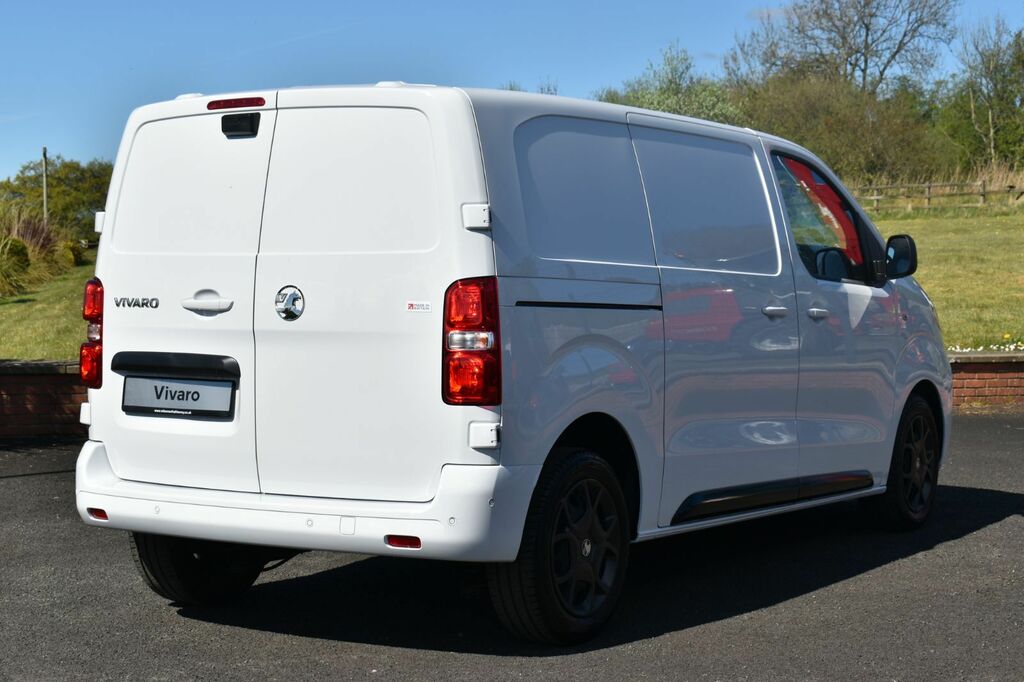 Vauxhall Vivaro Mpv DT75ZTU White #3