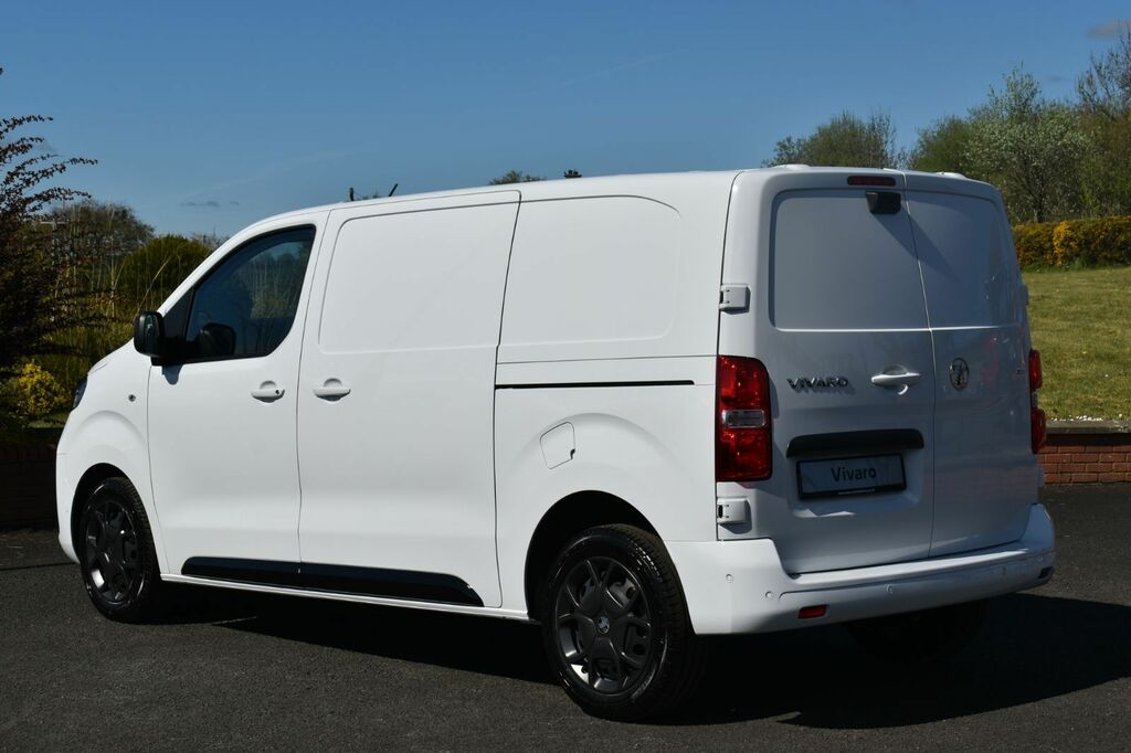Vauxhall Vivaro Mpv DT75ZTU White #5