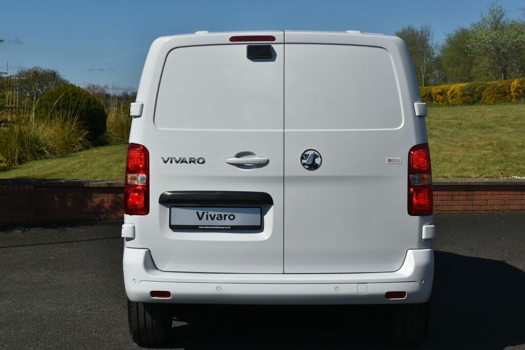 Vauxhall Vivaro Mpv DT75ZNK White #4