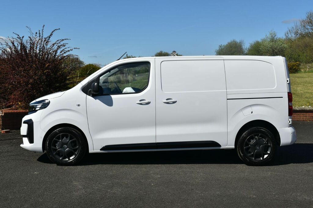 Vauxhall Vivaro Mpv DT75ZNK White #6