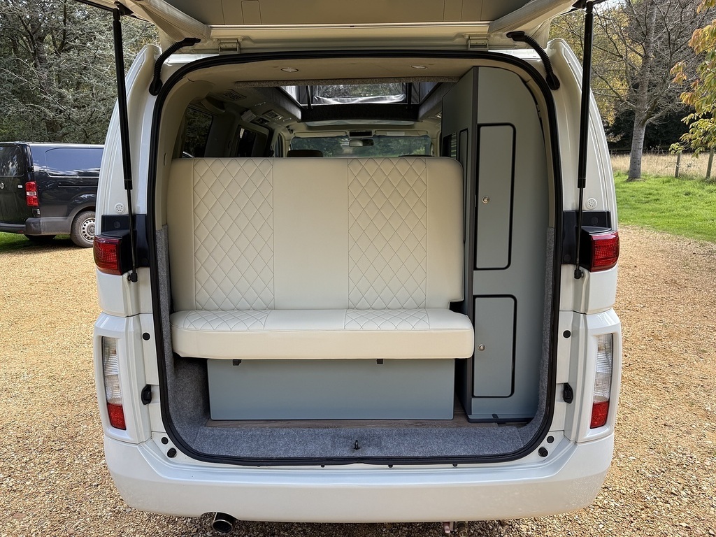 Nissan Elgrand   #17