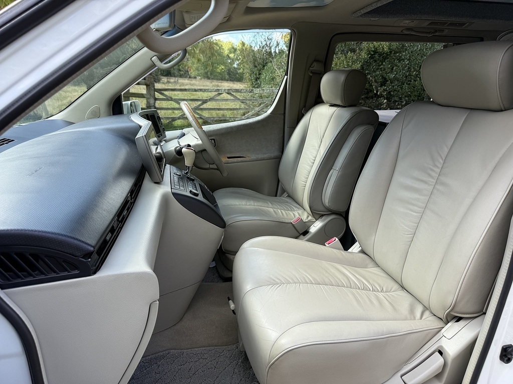 Nissan Elgrand   #32