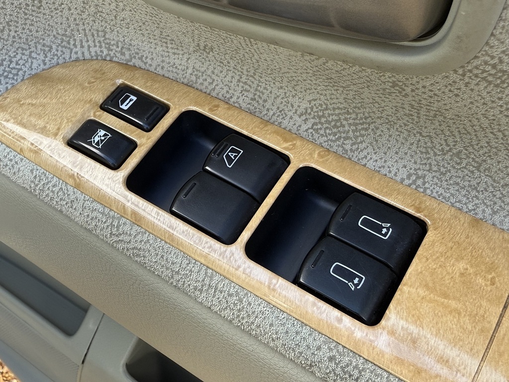 Nissan Elgrand   #38