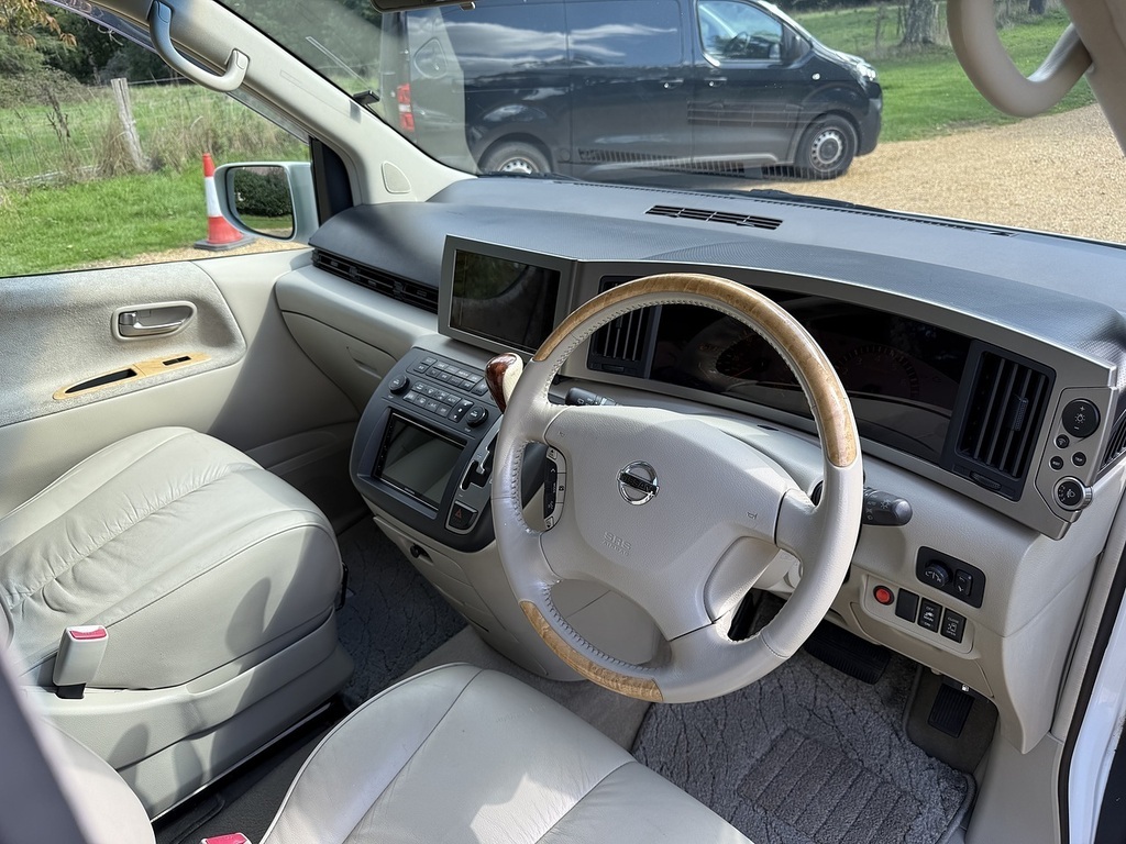 Nissan Elgrand   #30