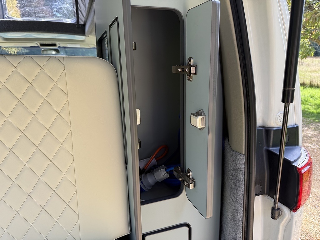 Nissan Elgrand   #21