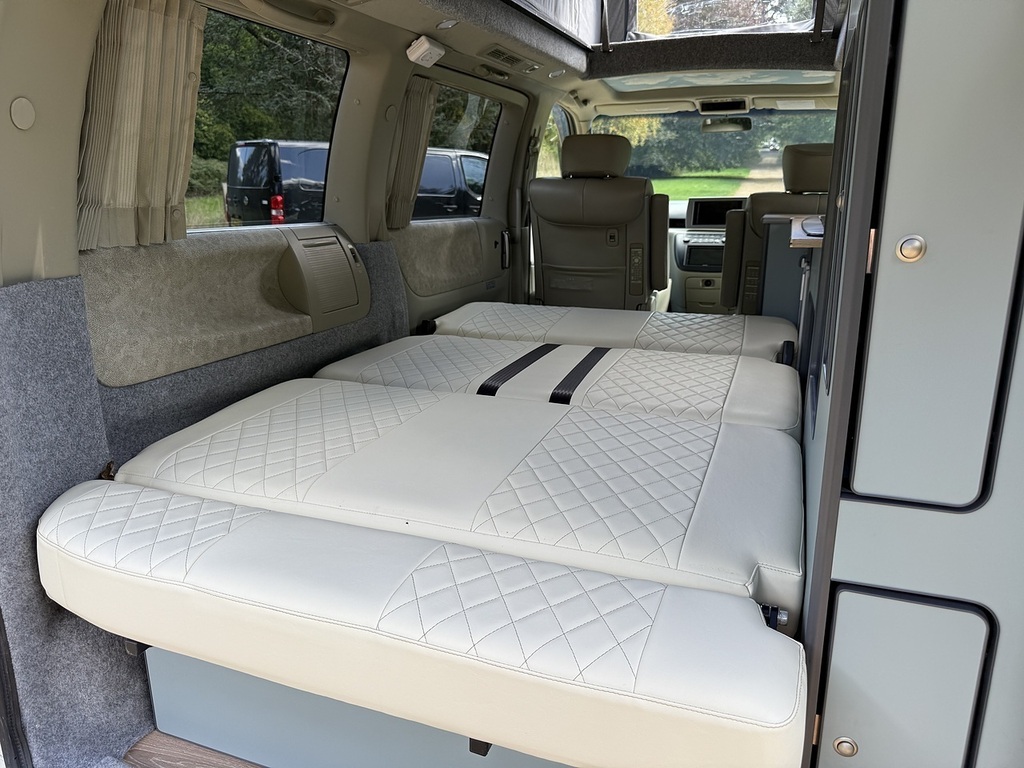 Nissan Elgrand   #23