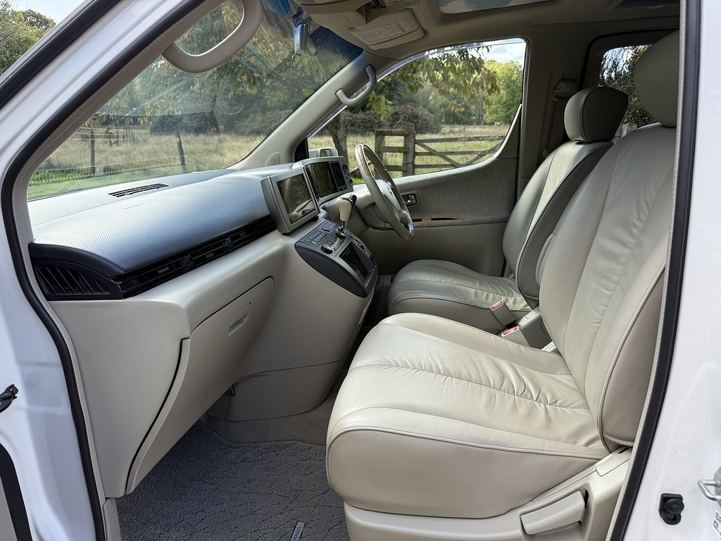 Nissan Elgrand   #33