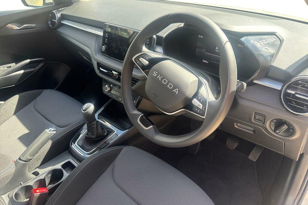 Skoda Fabia 1.0 Tsi Se Edition HY75DXG White #6