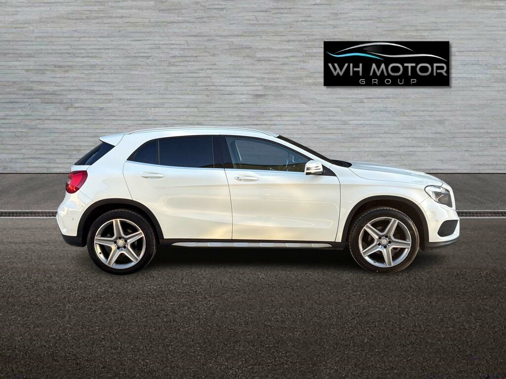 Mercedes-Benz GLA Class Amg Line Executive #3
