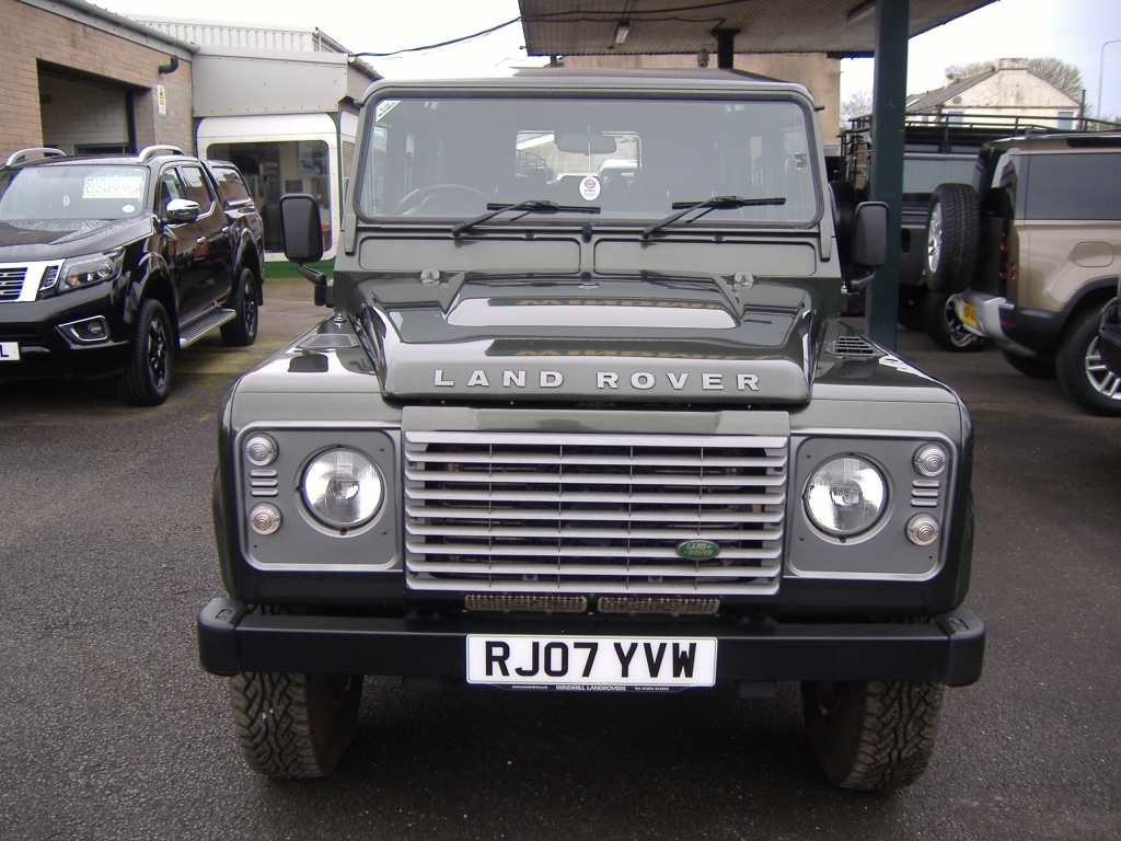 Land Rover Defender 110 Tdci Xs Station Wagon 2.4 110 Xs Station Wagon Green #2