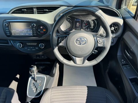 Toyota Yaris 1.5 Vvt-h Icon LM68YSE Red #2