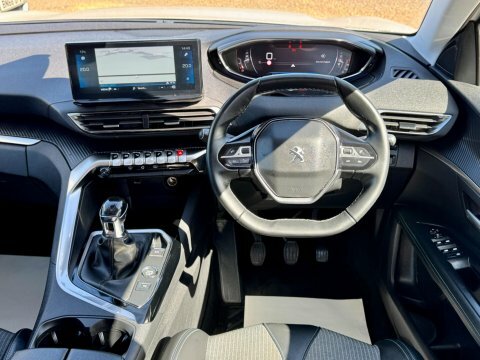 Peugeot 3008 1.5 Bluehdi Allure KV71WJZ White #2