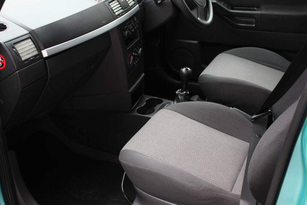 Vauxhall Meriva Enjoy 8V Silver #2