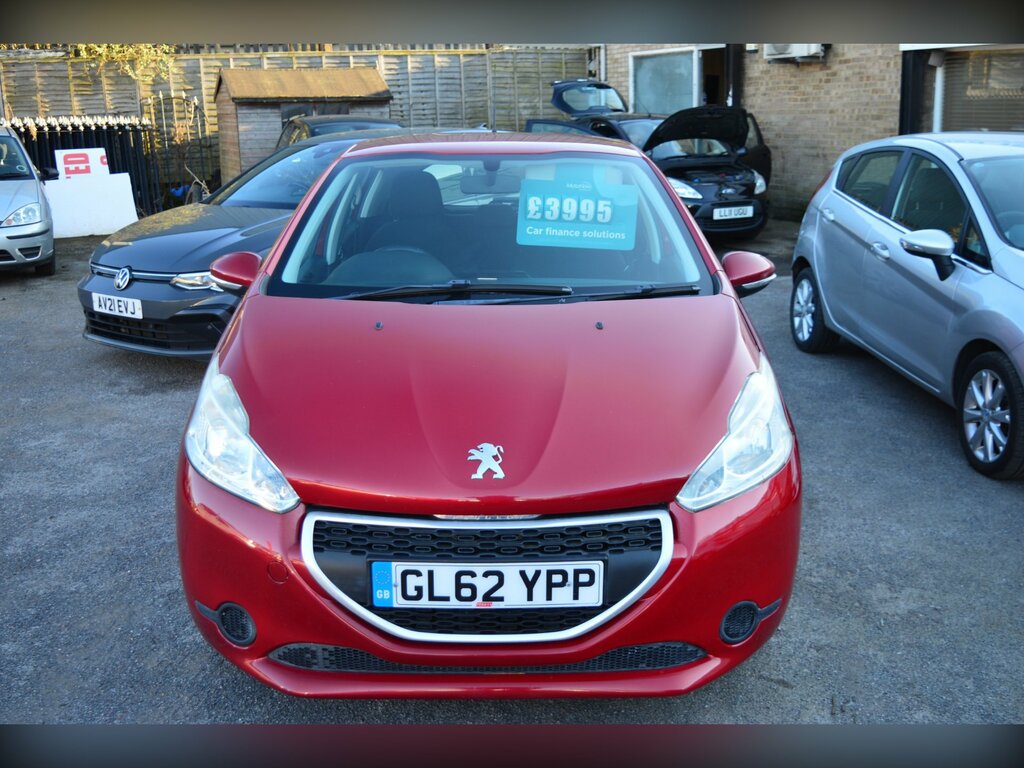 Peugeot 208 1.2 Vti Access Hatchback Euro 5 GL62YPP Red #2