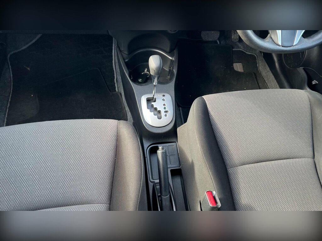 Toyota Vitz 1.5 Silver #22