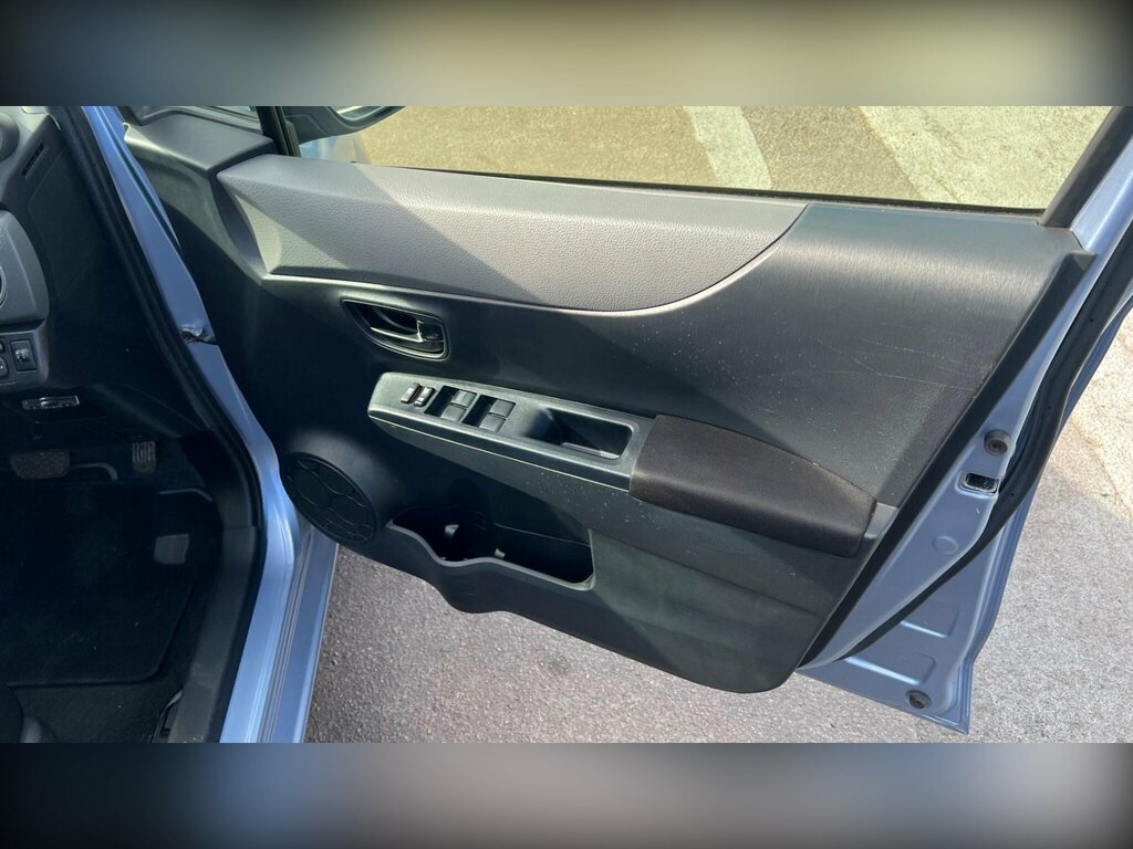 Toyota Vitz 1.5 Silver #11