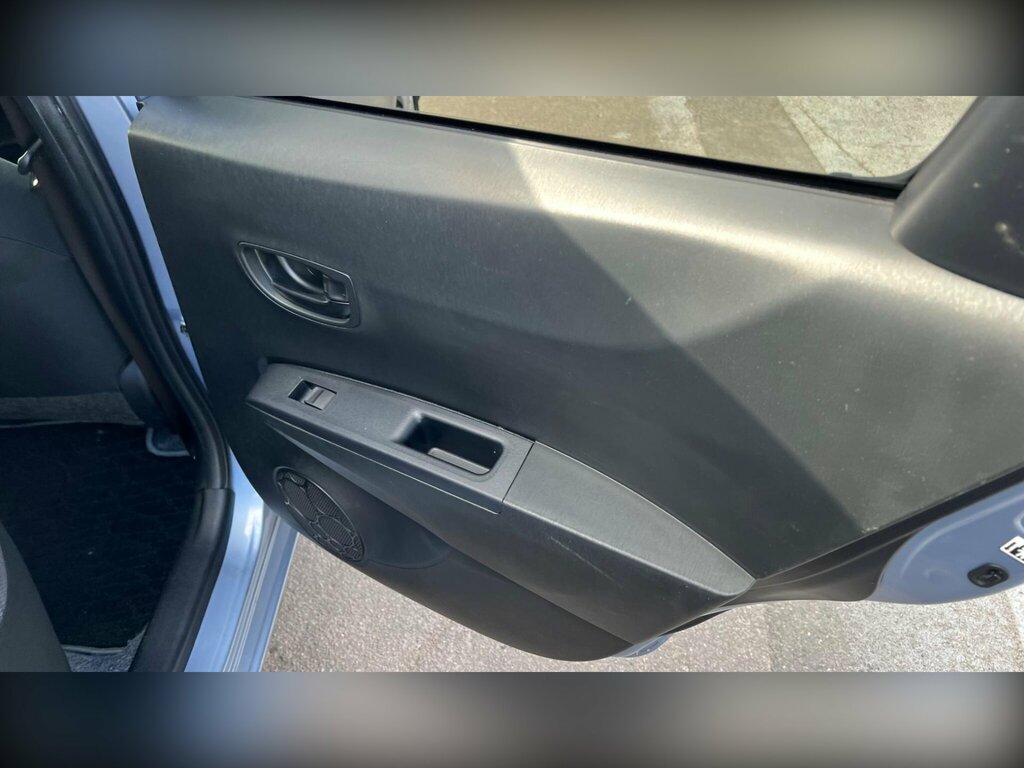Toyota Vitz 1.5 Silver #10