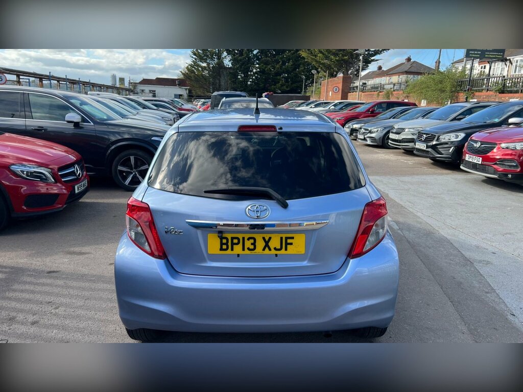 Toyota Vitz 1.5 Silver #7