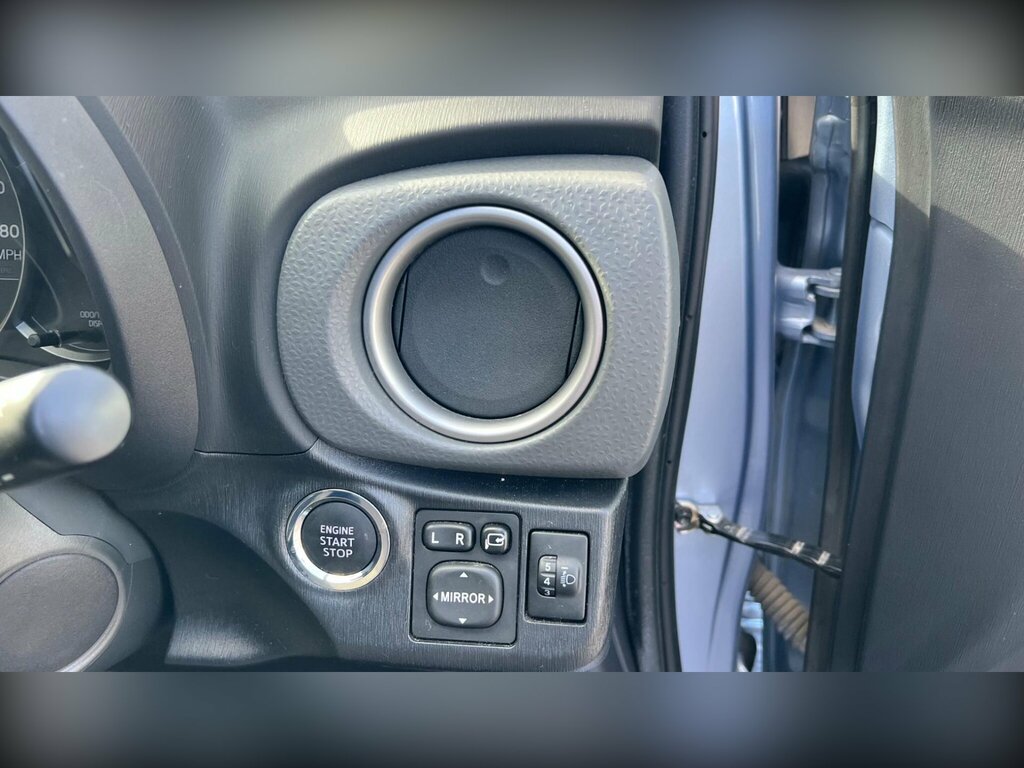 Toyota Vitz 1.5 Silver #13