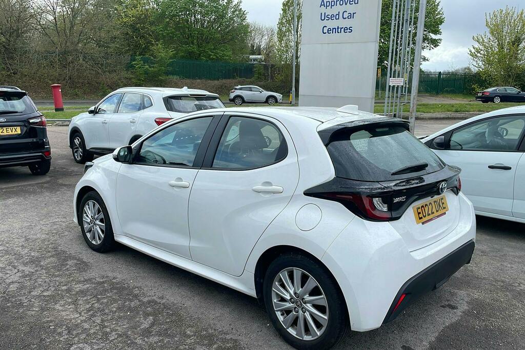 Toyota Yaris 1.5 Vvt H Icon Hatchback Hybrid E Cvt White #2