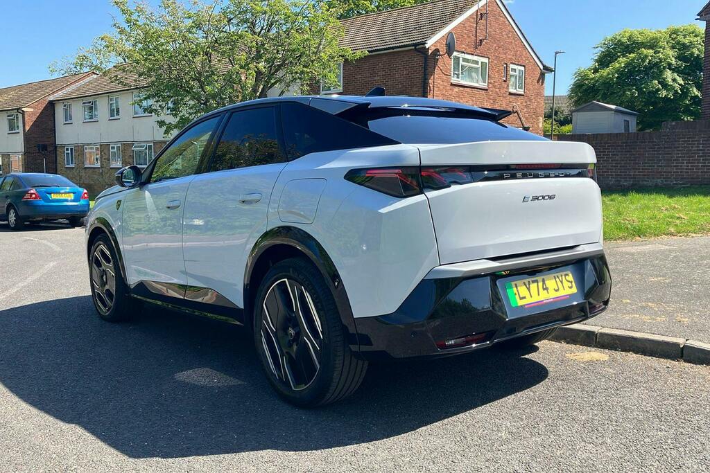 Peugeot 3008 73Kwh Gt Suv LY74JYS White #2