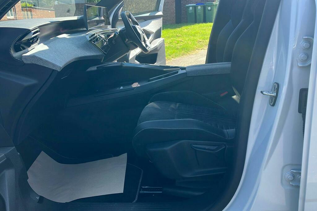 Peugeot 3008 73Kwh Gt Suv LY74JYS White #3