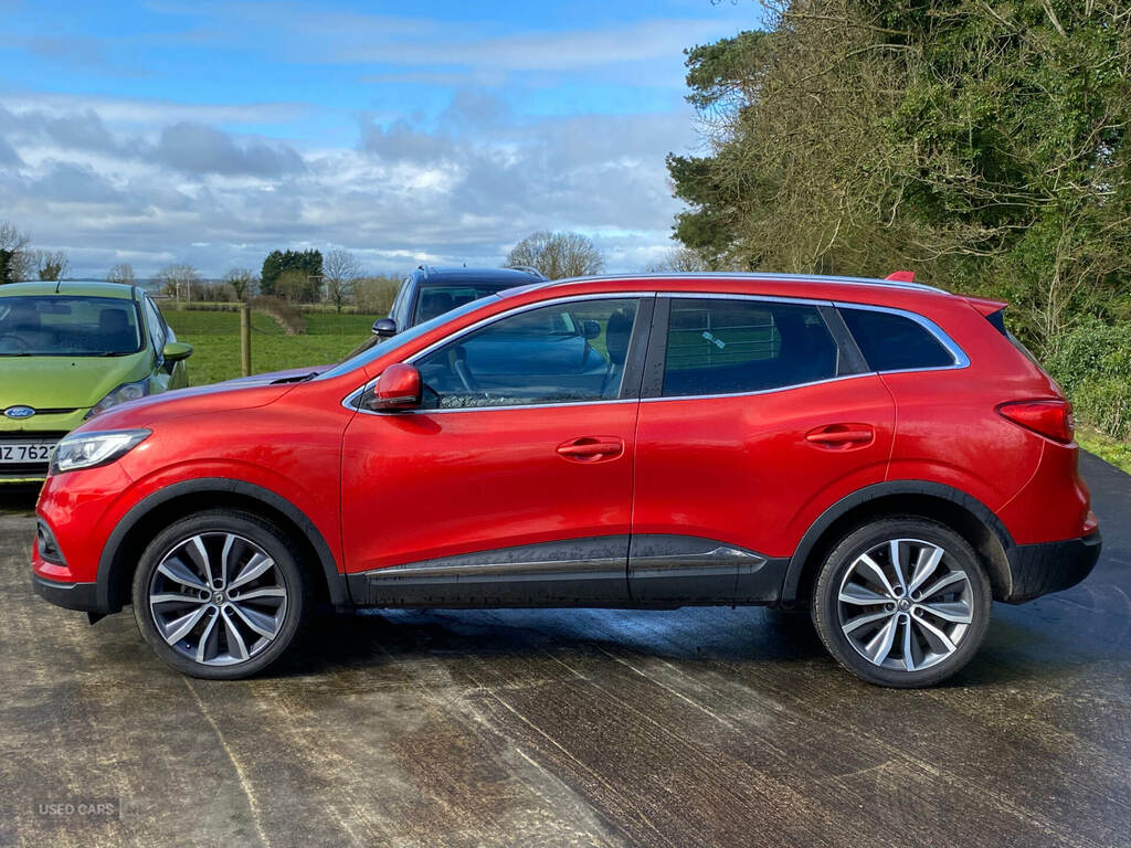 Renault Kadjar 1.5 Blue Dci Iconic SE19RYY Red #2