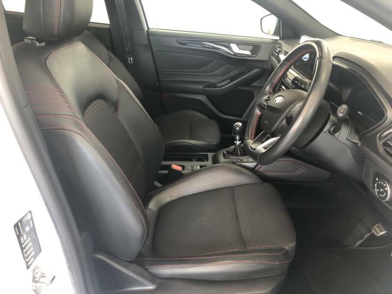 Ford Focus 1.0 Ecoboost Hybrid Mhev 125 St-line X Edition YR21XOD White #6