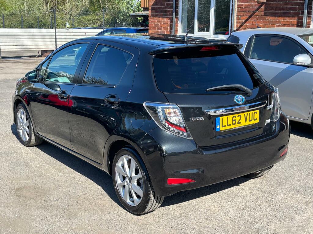 Toyota Yaris 1.5 Vvt-h T Spirit Cvt Euro 5 Black #4