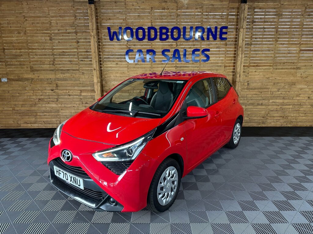 Toyota Aygo 1.0 Vvt-i X-play Tss HF70XNU Red #2