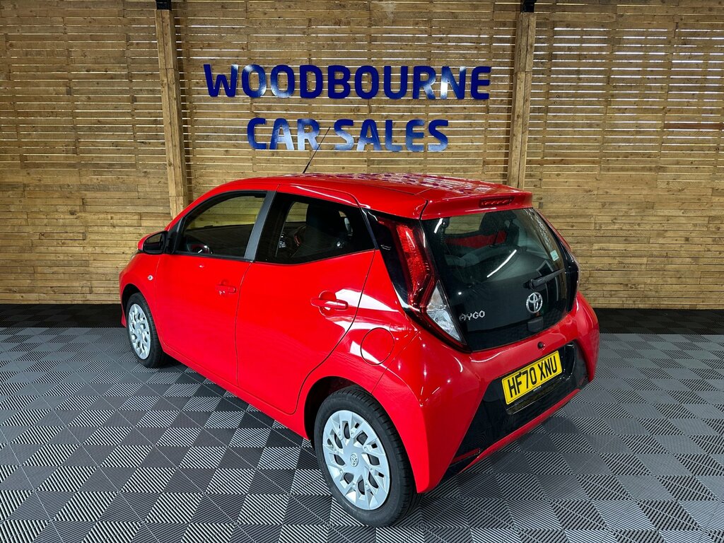 Toyota Aygo 1.0 Vvt-i X-play Tss HF70XNU Red #4