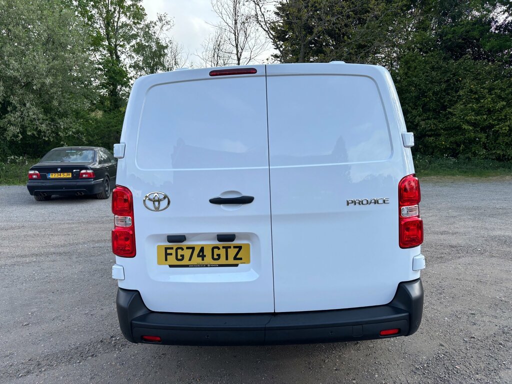 Toyota PROACE 2.0D Icon Long Panel Van 6Dr Lwb Eur FG74GTZ White #4