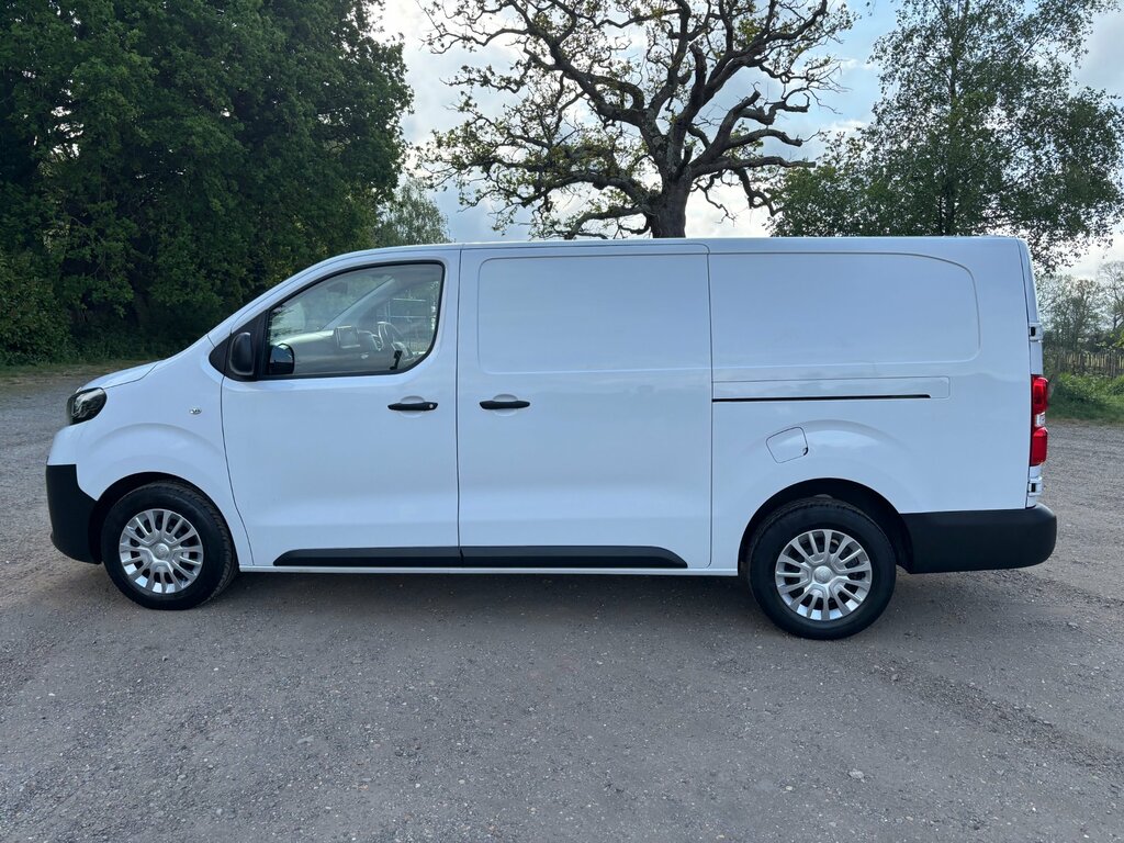 Toyota PROACE 2.0D Icon Long Panel Van 6Dr Lwb Eur FG74GTZ White #6