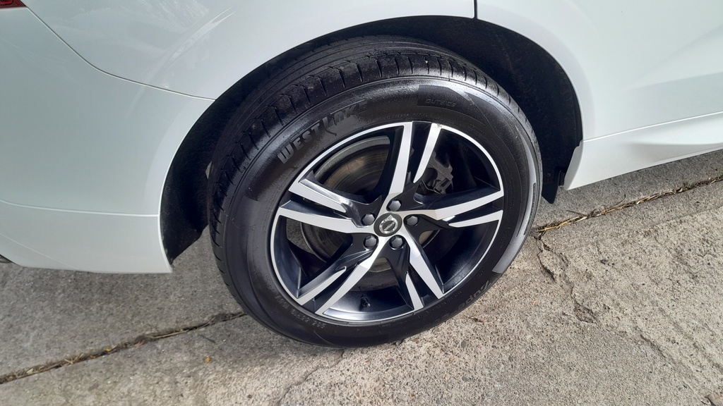 Volvo XC60 Vehicle Details Price - 16995 Make Volvo Model YP18DTY White #2