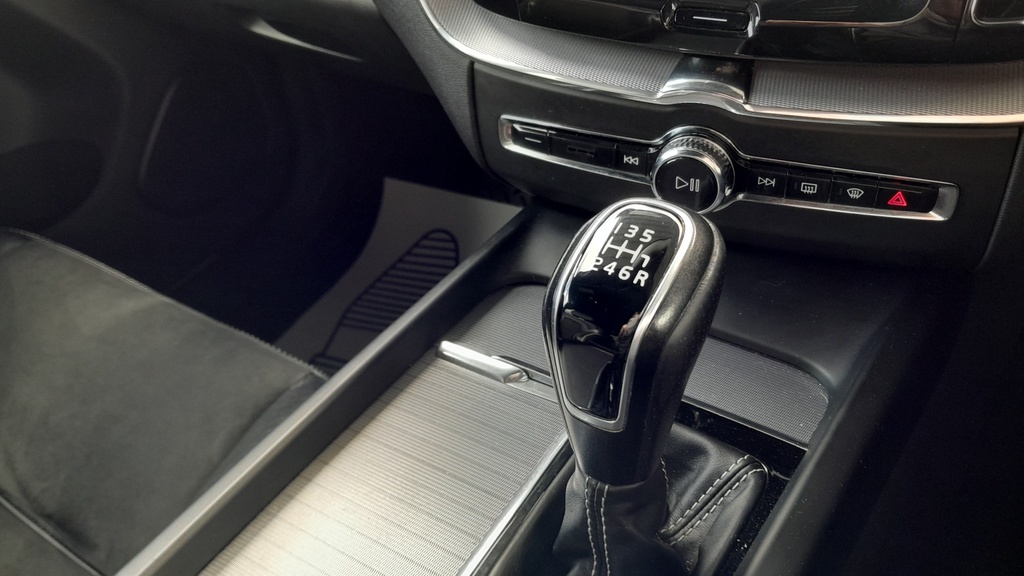 Volvo XC60 Vehicle Details Price - 16995 Make Volvo Model YP18DTY White #5