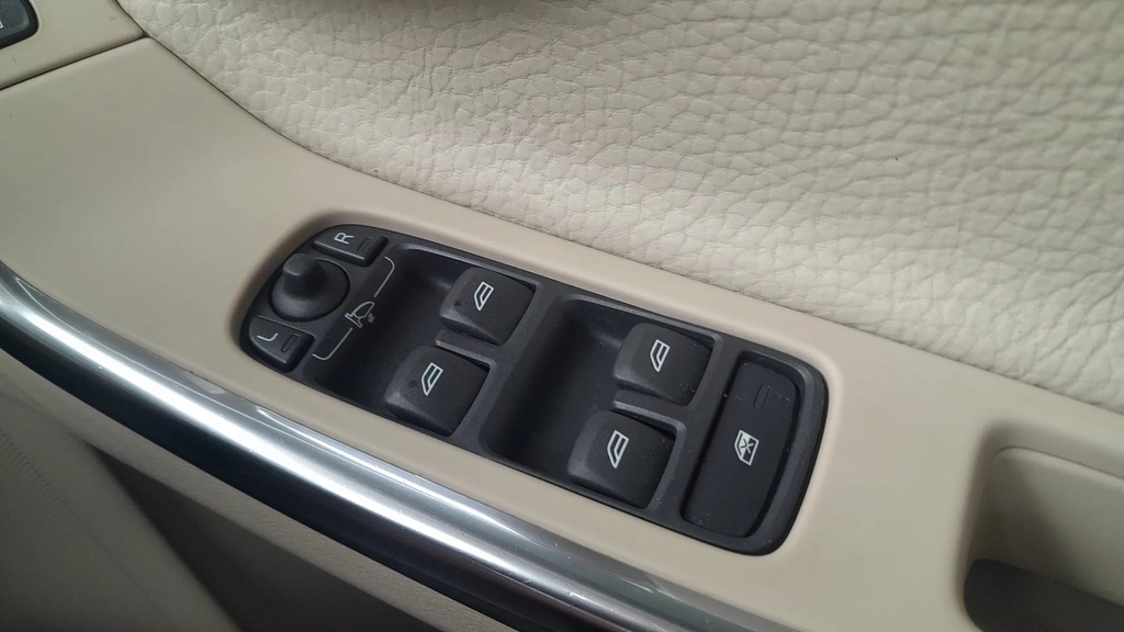 Volvo V60 Vehicle Details Price - 7995 Make Volvo Model V Grey #3