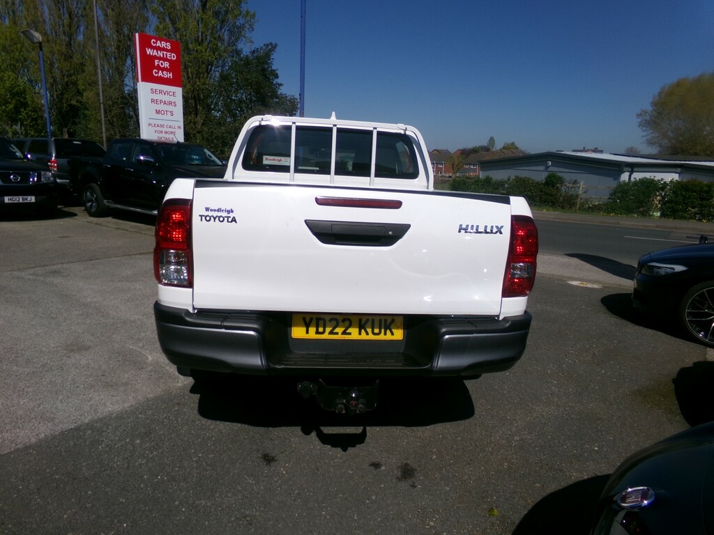 Toyota HILUX 2.4 D-4d Active Pickup Double Cab Manua YD22KUK White #6