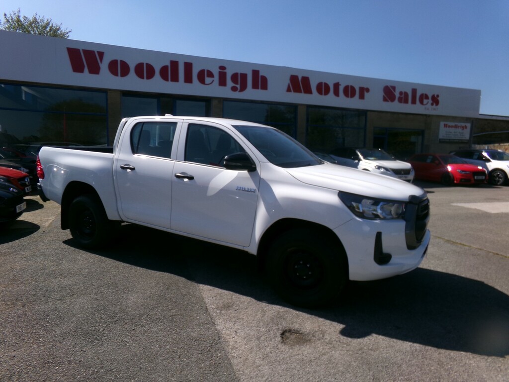 Toyota HILUX 2.4 D-4d Active Pickup Double Cab Manua YD22KUK White #2