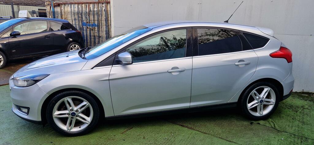 Ford Focus Titanium Silver #6