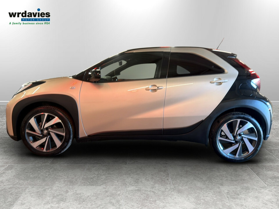 Toyota Aygo X 1.0 Vvt-i Exclusive DX74ZPU Beige #4
