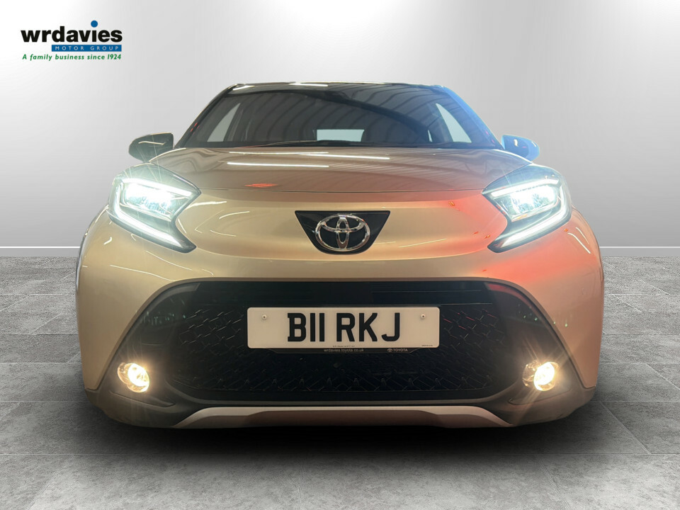 Toyota Aygo X 1.0 Vvt-i Exclusive DX74ZPU Beige #2