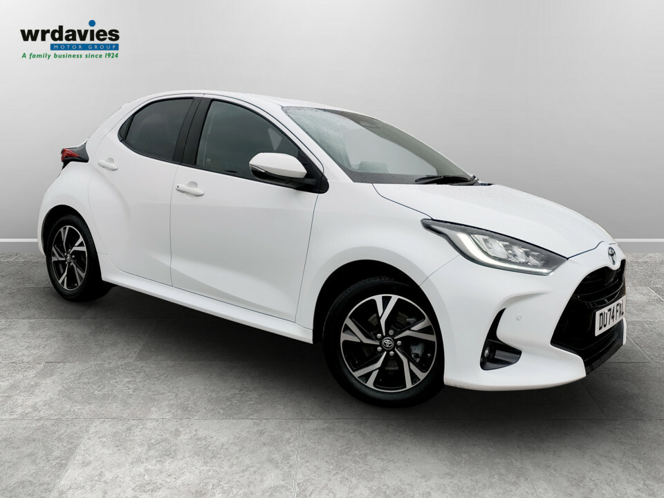 Toyota Yaris 1.5 Hybrid Design Cvt White