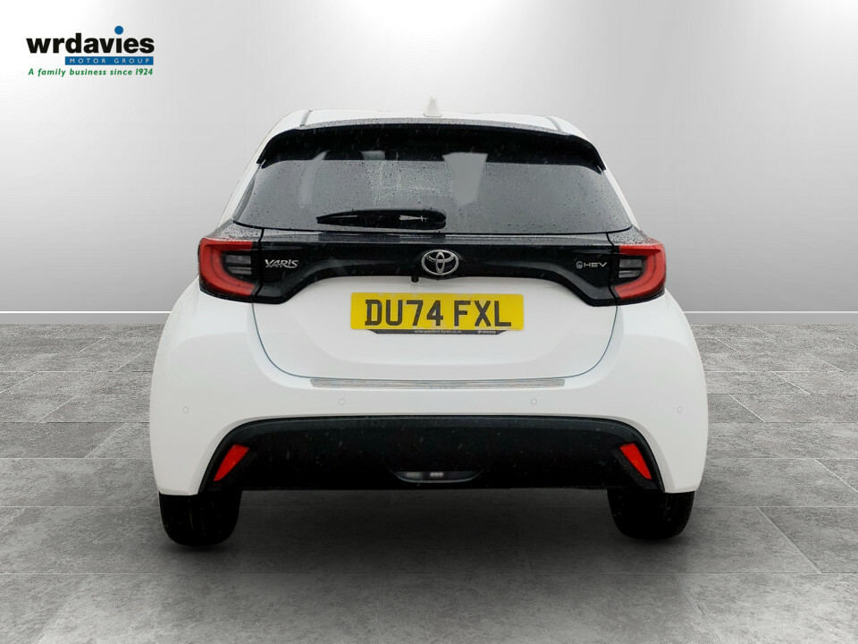 Toyota Yaris 1.5 Hybrid Design Cvt DU74FXL White #6