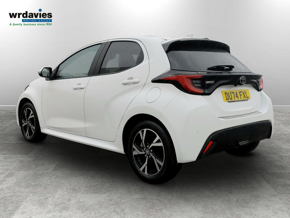 Toyota Yaris 1.5 Hybrid Design Cvt DU74FXL White #5