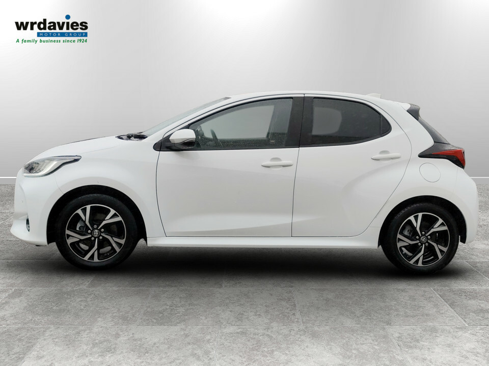 Toyota Yaris 1.5 Hybrid Design Cvt DU74FXL White #4