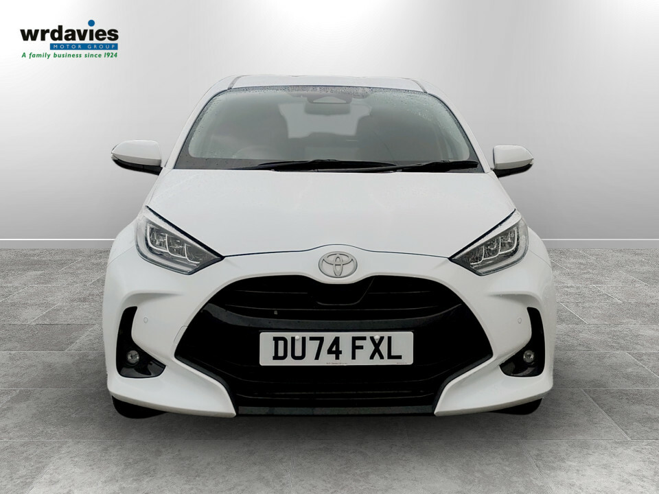 Toyota Yaris 1.5 Hybrid Design Cvt DU74FXL White #2