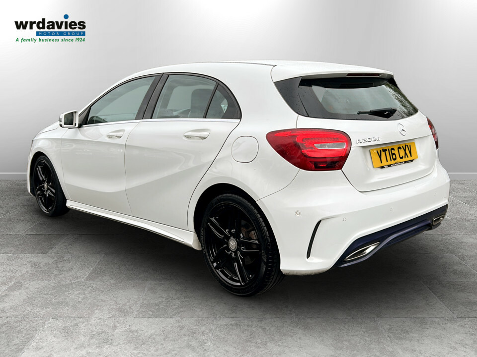 Mercedes-Benz A Class A200d Amg Line Executive YT16CXV White #4